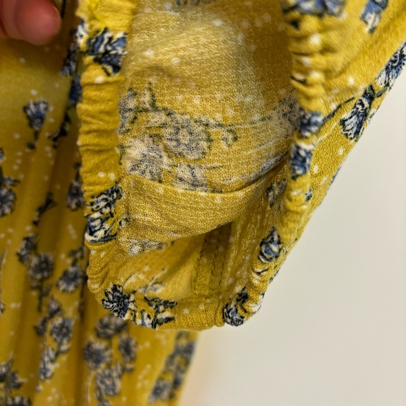 Jones of New York yellow, mustard and blue and white floral blouse! - Picture 5 of 13